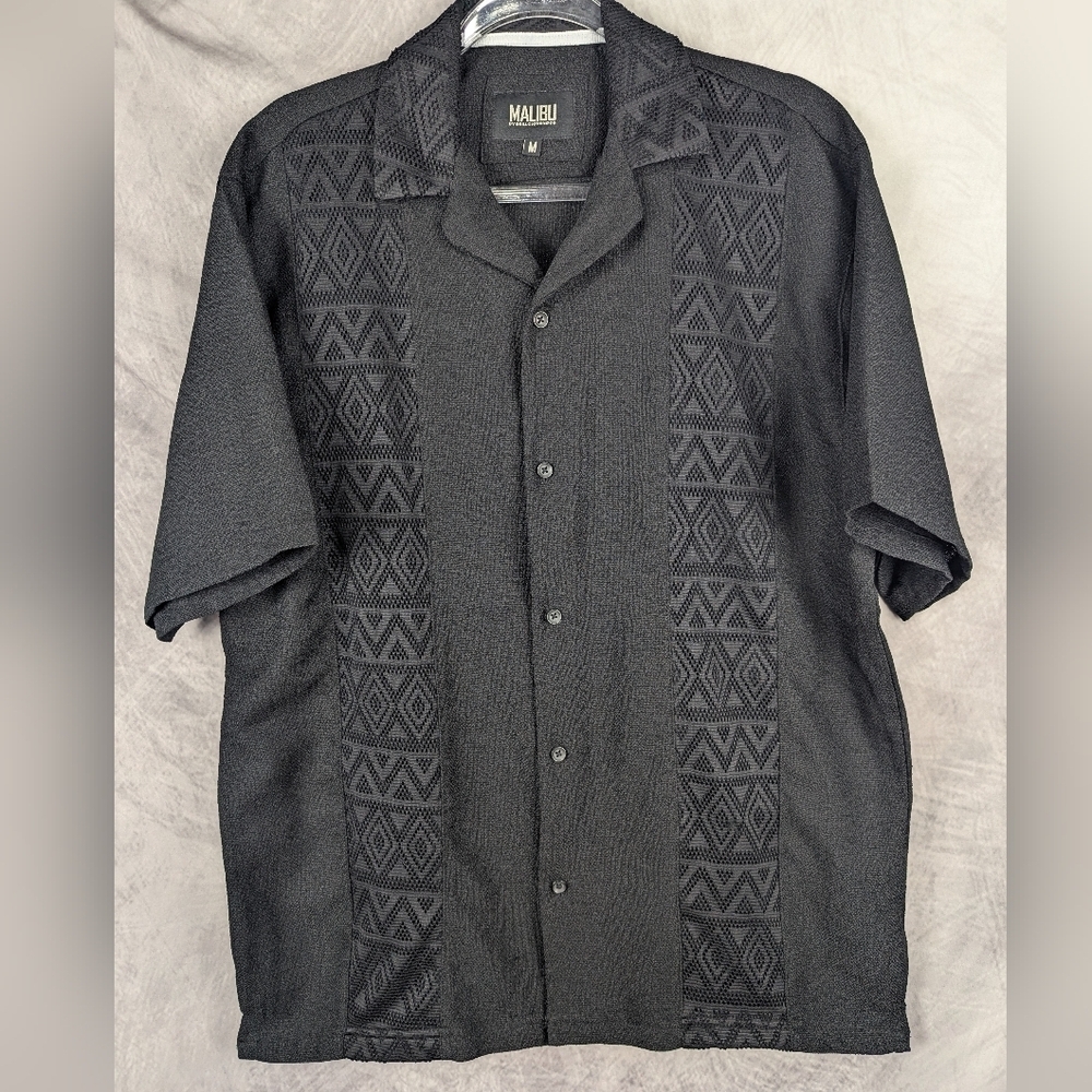 Malibu Size Medium 100% Polyester Shirt Sleeve Button Down Shirt Black